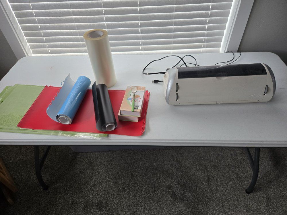 Cricut Personal Electronic Cutter with Vinyl Rolls Mats and Cartridges