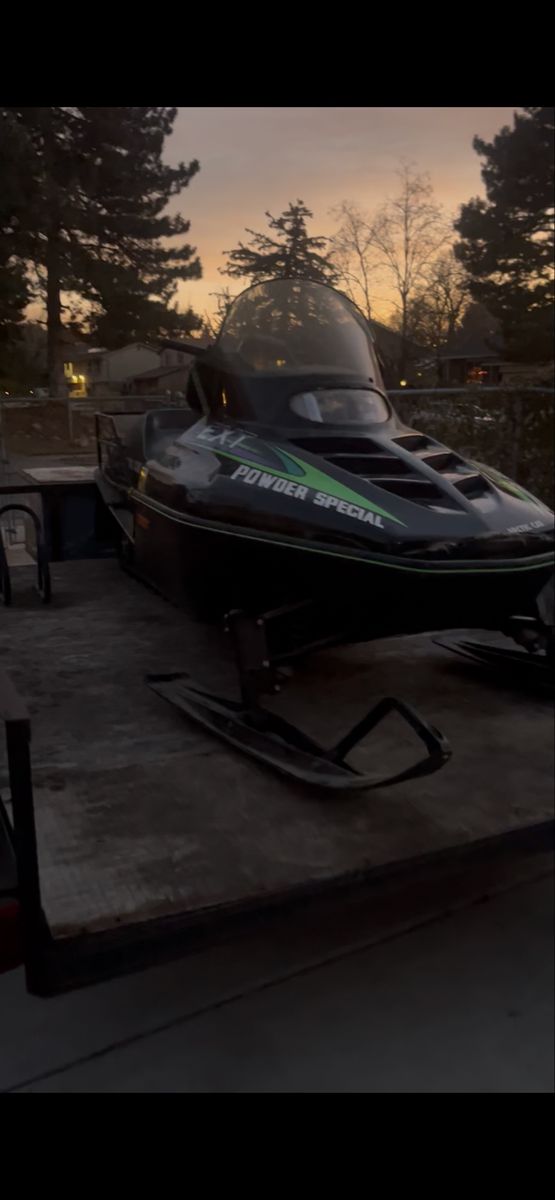 Snowmobile - Arctic Cat