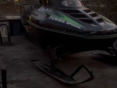 Snowmobile - Arctic Cat