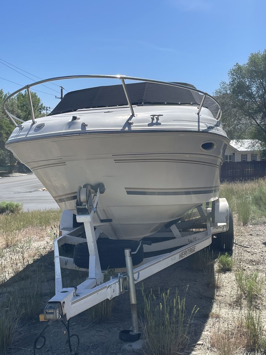 1999 215 Sea Ray Express Cruiser