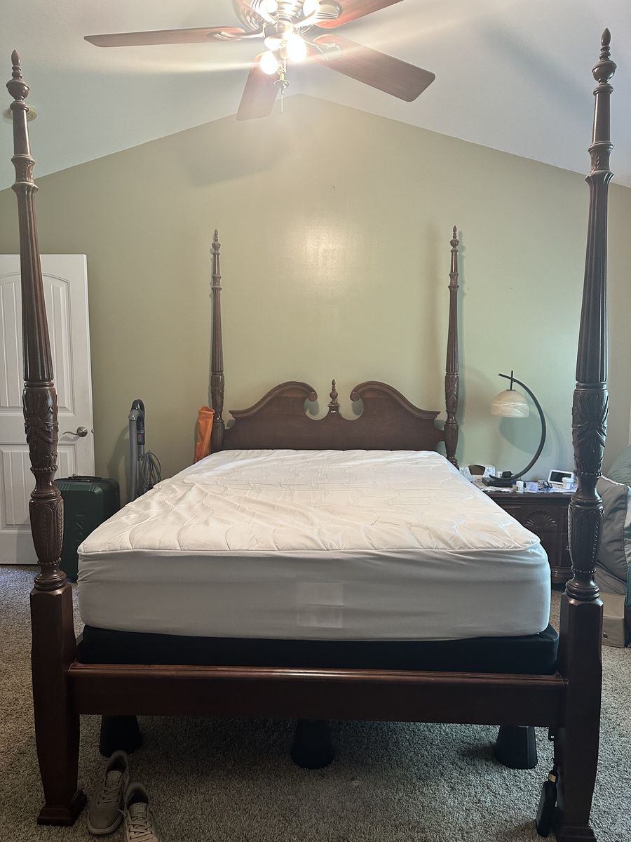 Beautiful 4pc bedroom set