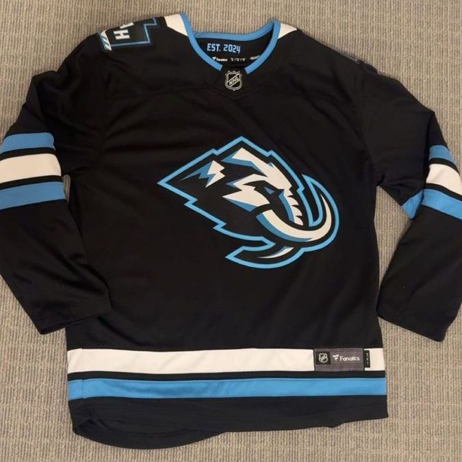Mammoth Utah Hockey Jersey – Black/White/Blue – Men’s Medium