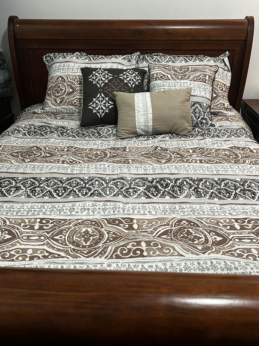 Queen Sleigh Bed & Nightstand with mattress, boxspring & bedding)