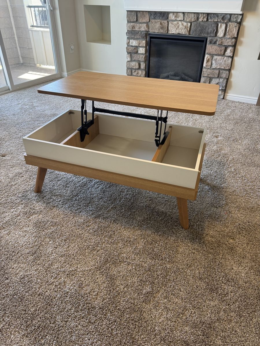 Lift top coffee table