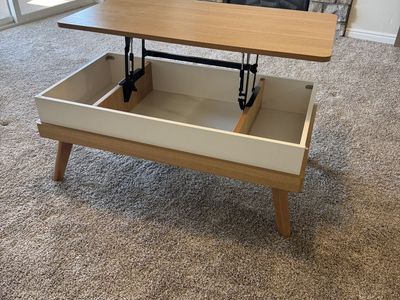 Lift top coffee table