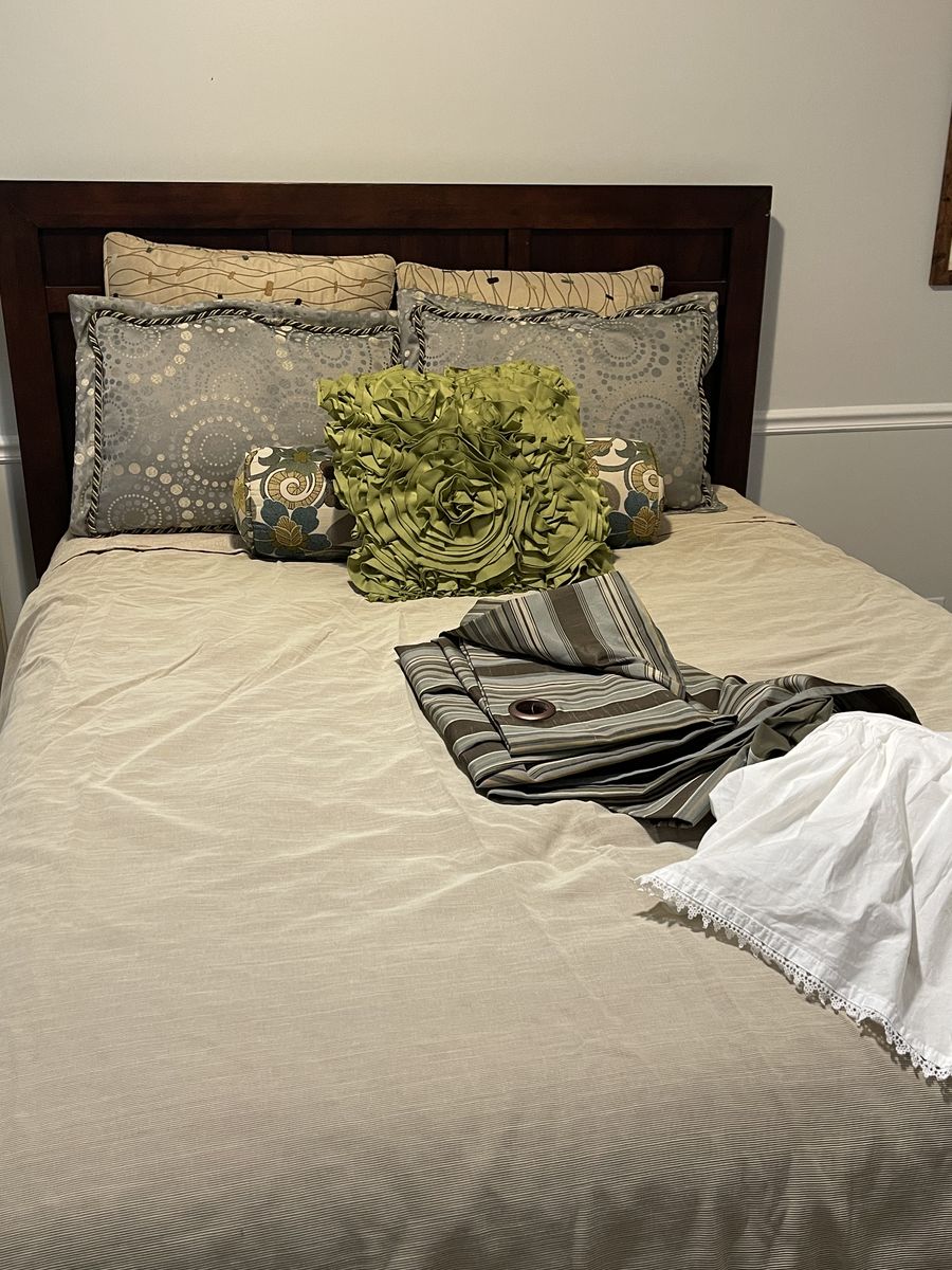Full/Queen Custom Bedding, Duvet Cover, 6 pillows, grommet curtains and queen white bed skirt