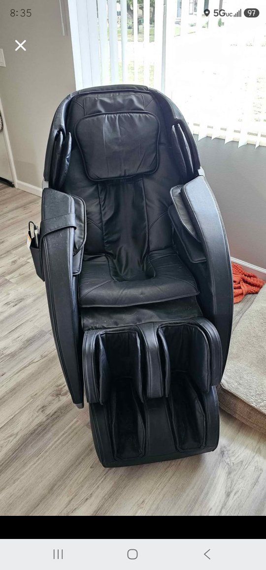 Insignia NS-MGC300BK1 Full Body Massage Chair
