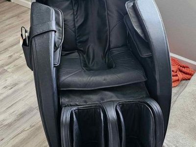 Insignia NS-MGC300BK1 Full Body Massage Chair