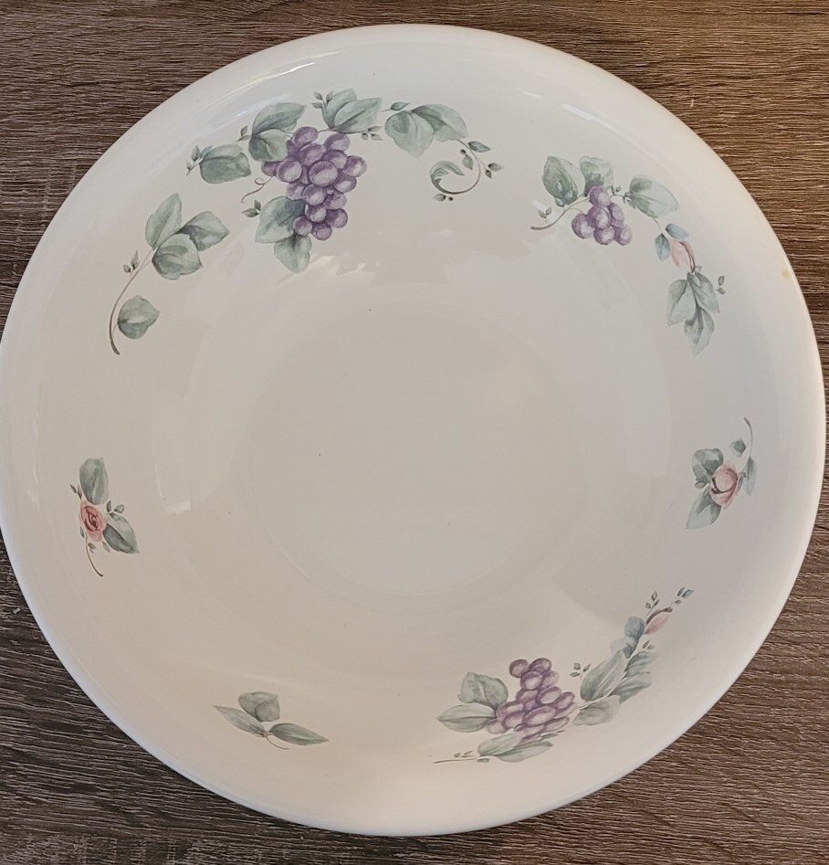 Vintage Pfaltzgraff Grapevine serving bowl