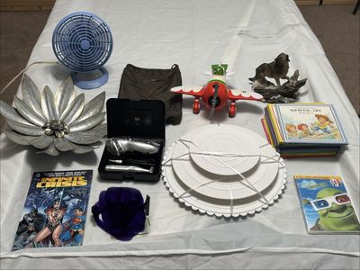 Wolf Comics DVD 3-D Disney Help Me Be Good Books