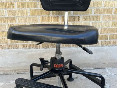 Lyon IndustrIal Chair