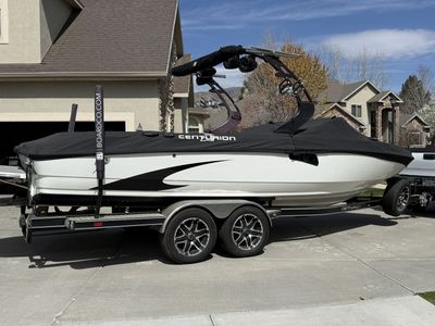 2014 Centurion Enzo SV244 Tournament Surf Boat