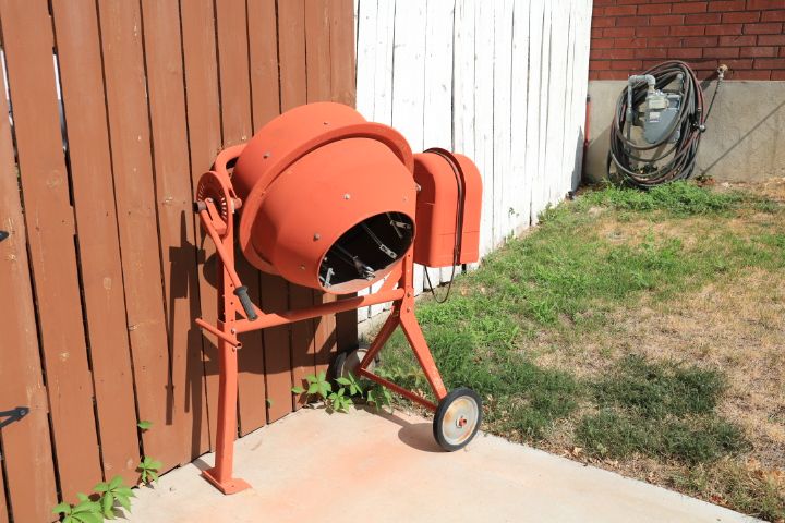 CEMENT MIXER