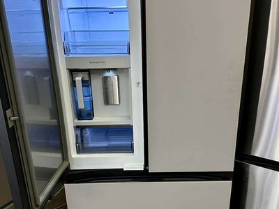 Samsung BESPOKE 30 cu. ft. French Door Refrigerator With Beverage Center in Gray Matte Glass