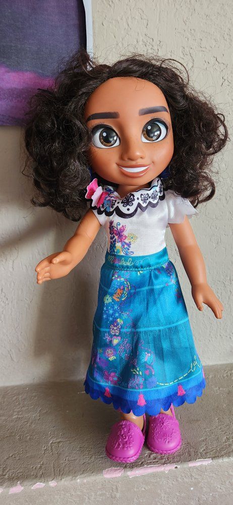 Disney Encanto Mirabel Madrigal Doll 11-inch with Dress & Shoes Disney Store Exclusive