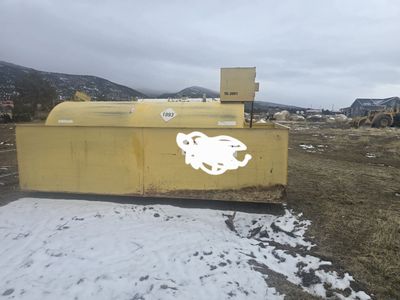 2,000 gallon fuel water chemical oil tank