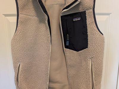 Patagonia Men's Fleece Vests - White and Navy Blue, Size Medium