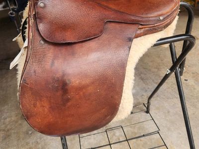 All purpose 19" english saddle