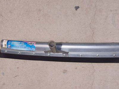 New Unger AquaDozer Max Curved Squeegee