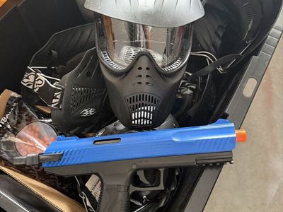 Set of 8 Pump Paintball Guns and Masks