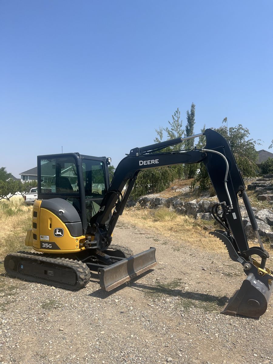 2022 John Deere 35G  Mini Excavator - only 150 Hours! Cab, Thumb & Buckets.