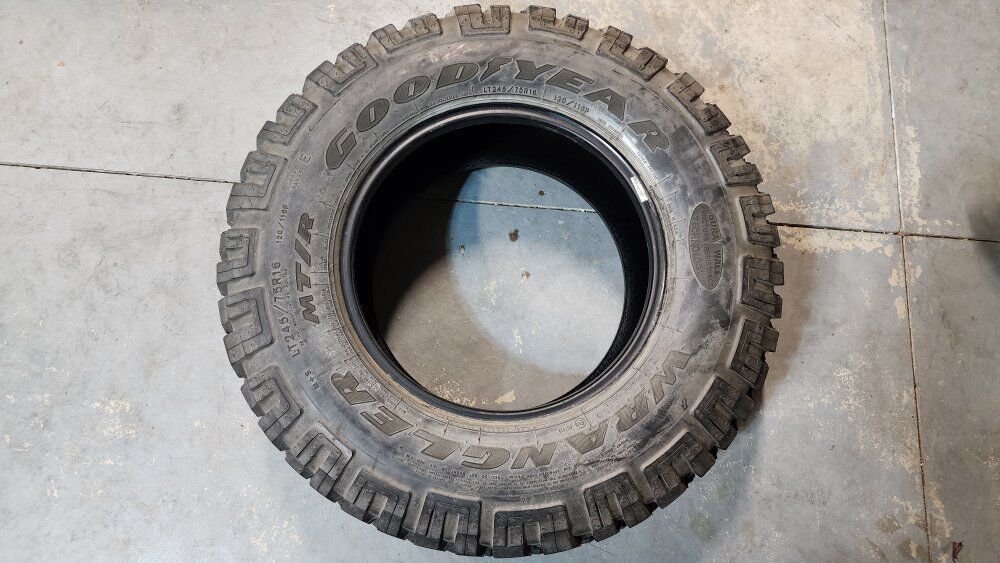 245/75R16 Goodyear Wrangler MT/R