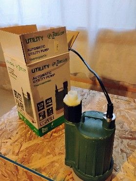 Zoeller M1043 Automatic Thermoplastic Utility Sump Pump - 1/3 HP, 40 GPM, 120V