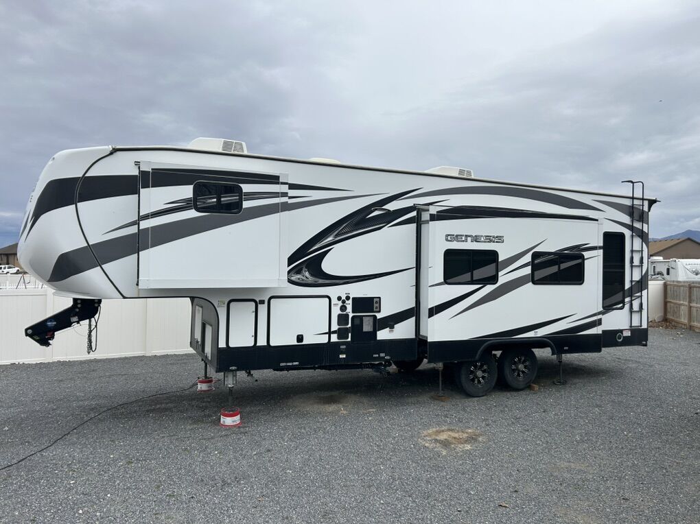 Fifth Wheel Toy Hauler