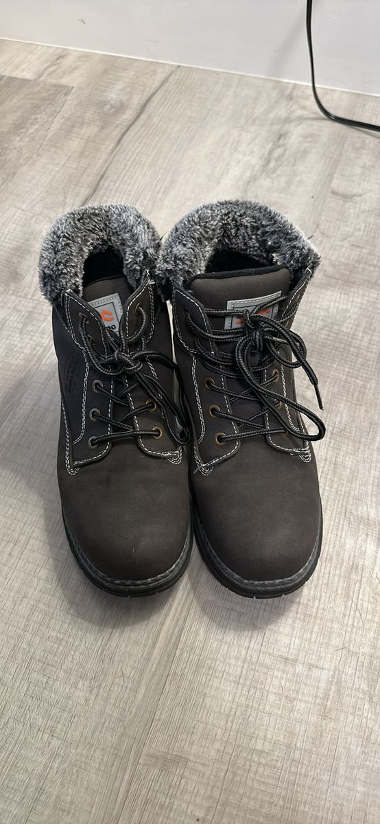 Women's Winter Boots Size 7