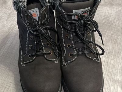 Women's Winter Boots Size 7