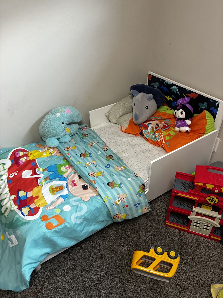 Toddler bed with mattress