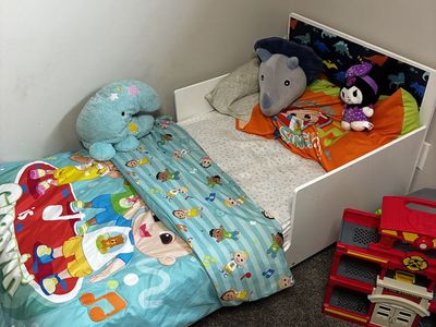 Toddler bed with mattress