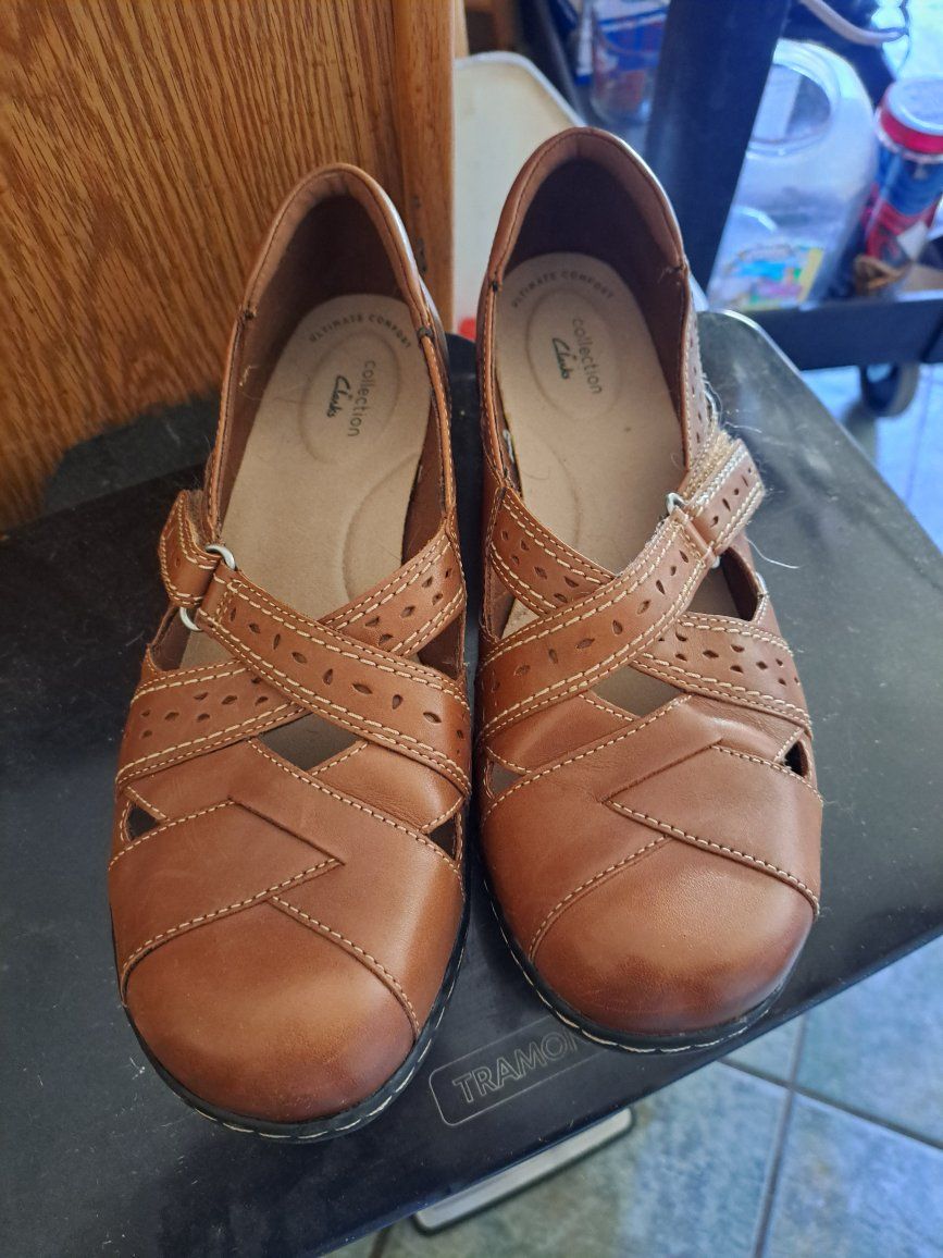 Brown Clark's flats