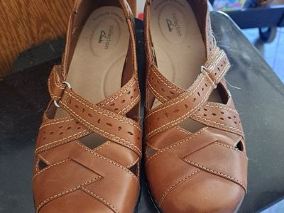 Brown Clark's flats