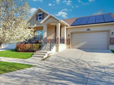 Beautifully remodeled 4/4 home in Historic Sandy