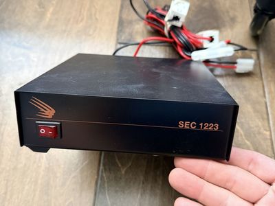 Samlex America SEC 1223 Switching Power Supply 13.8V 23A