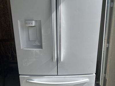 Samsung 28cf French Door Fridge w/ Ice Water