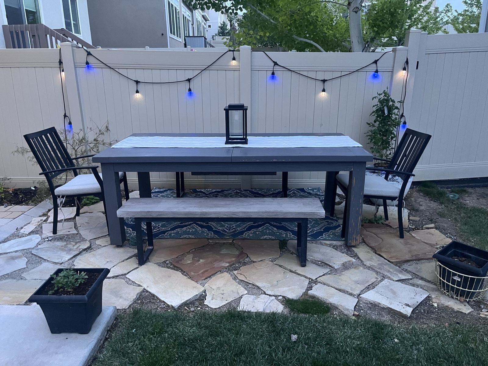 Heavy duty outdoor table and chairs