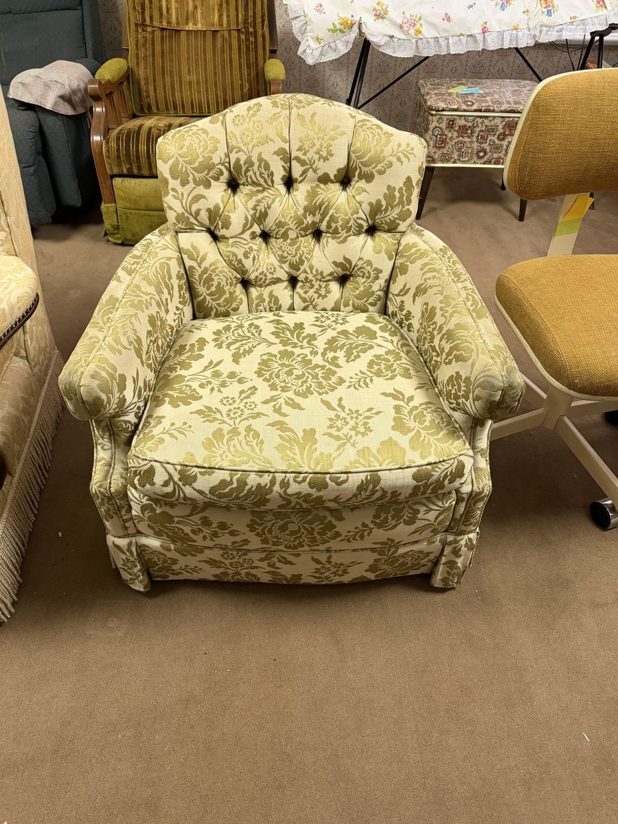 Vintage Thomasville Custom Upholstered Tufted Club Chair $200 cash/venmo in Provo