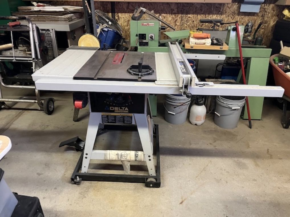Delta Contractors Saw