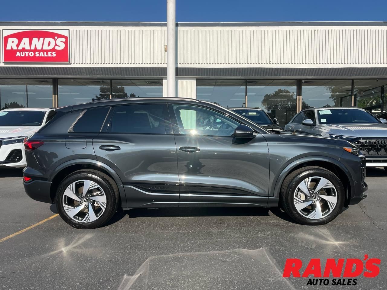 2025 Audi Q6 e-tron quattro Premium Plus