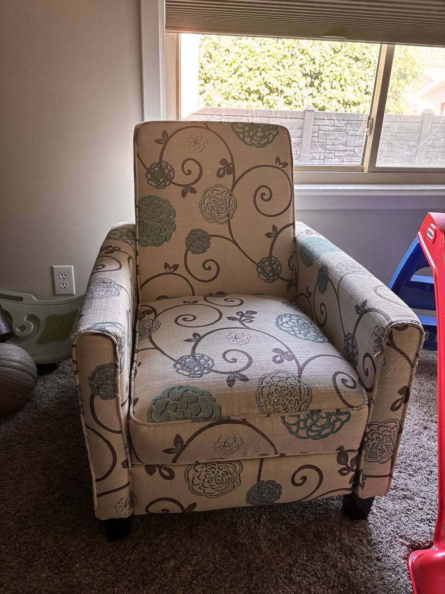 Floral Fabric Reclining Armchair with Pop-Out Footrest