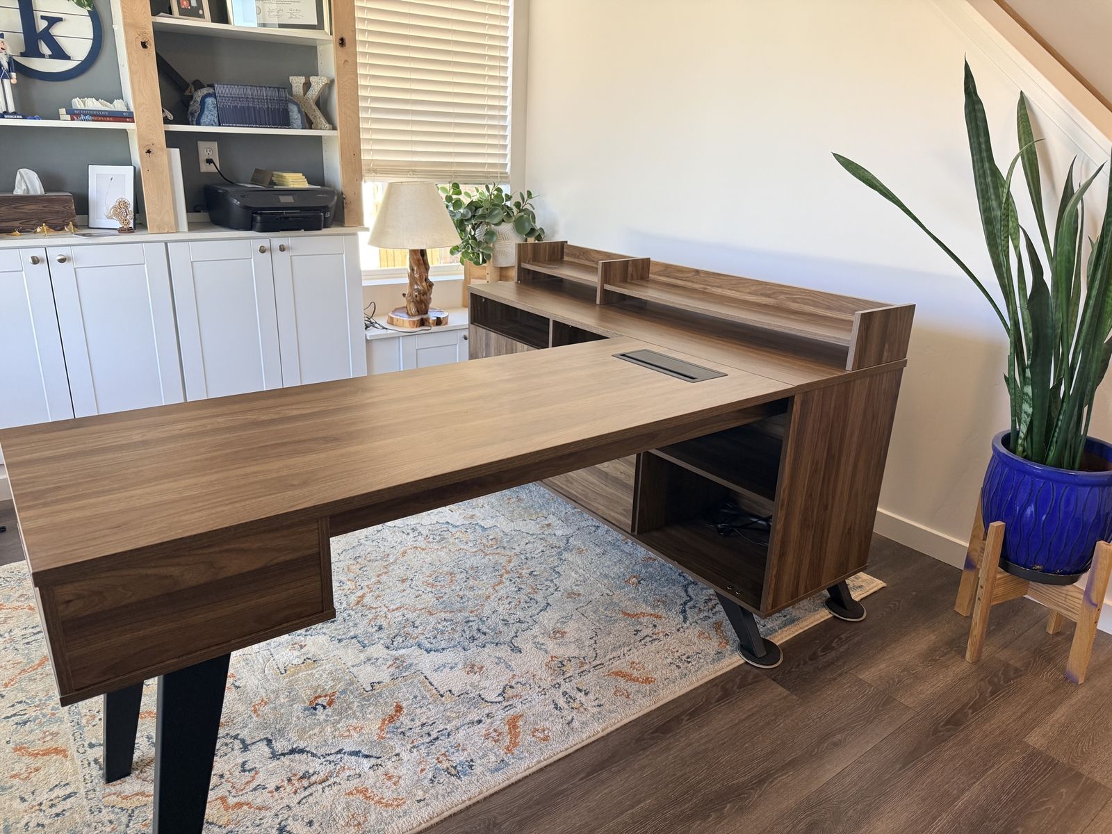 Modern L-Shaped Executive Desk with Storage & Hutch – 78” x 60”