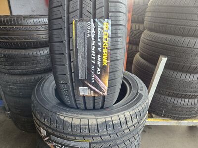 SET 235/55R17 BLACKHAWK AGILITY UHP AS