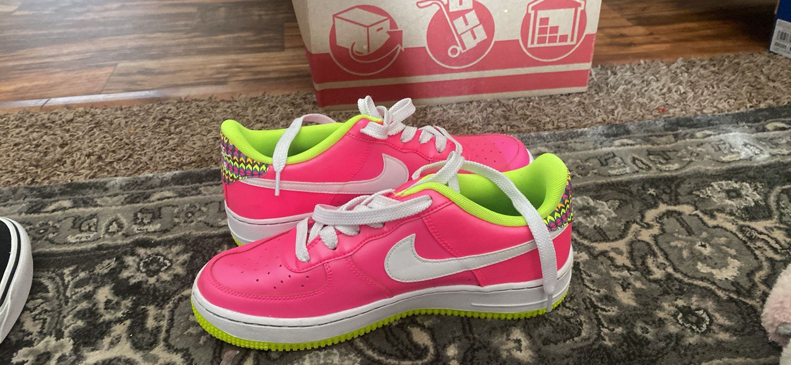 Like new jordans size 7