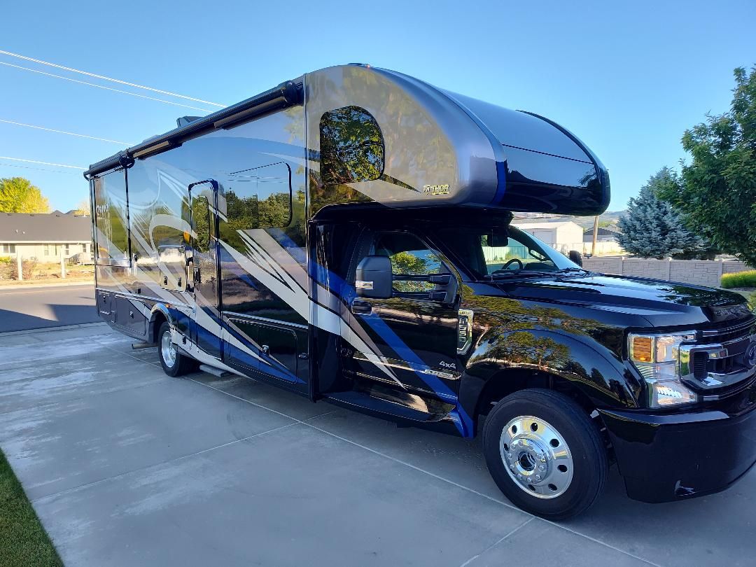 2022 Thor Omni XG32 Super C Motorhome