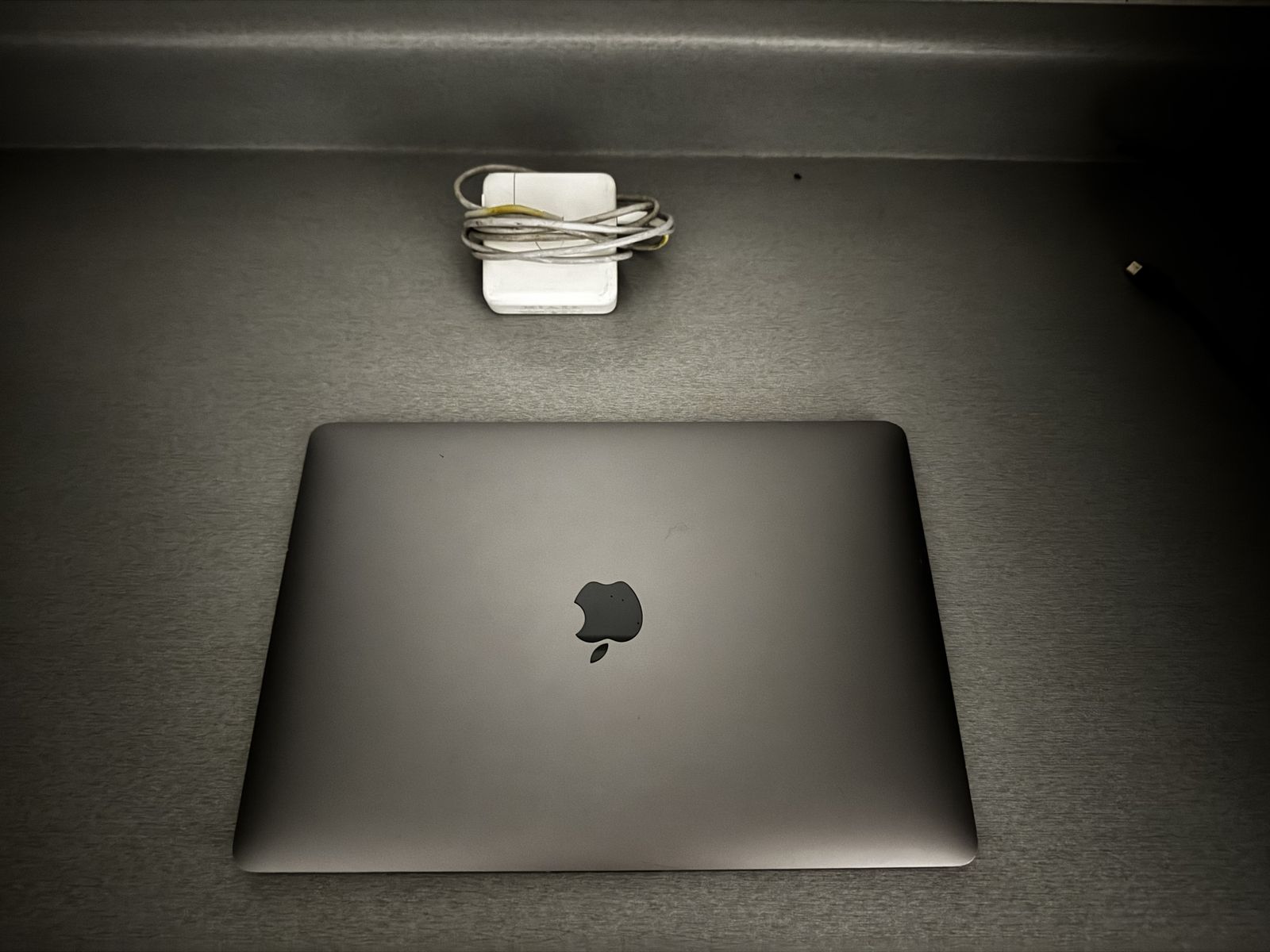 2020 Macbook Pro 13 Touch Bar 16GB 500GB storage Quad Core Intel i5