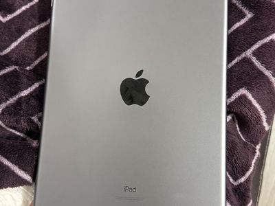 Apple iPad (8th Gen) 10.2-inch Wi-Fi Only - Space Gray 32GB