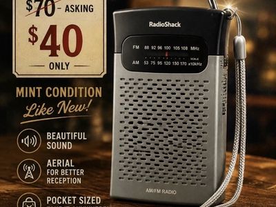 Vintage Radio Shack Pocket AM/FM Transistor Radio - Model 07B12