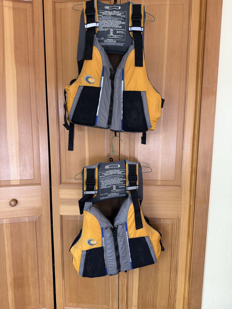 Adult life jackets